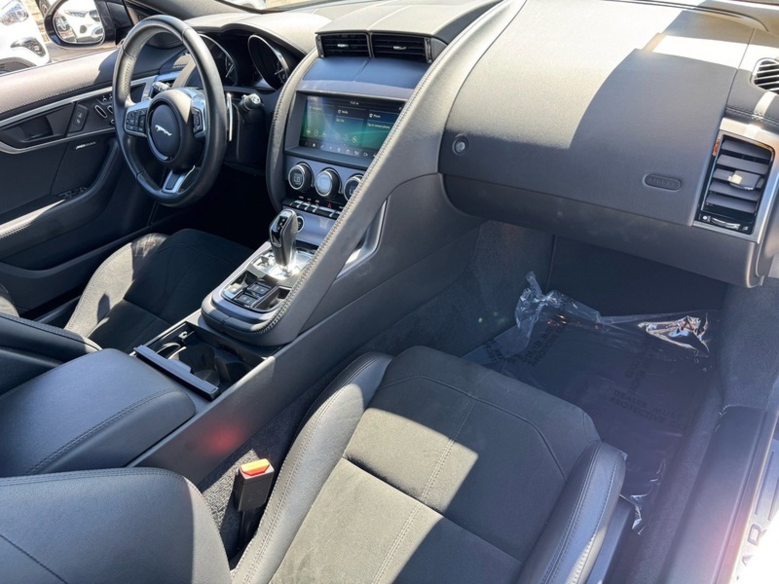 Used 2020 Jaguar F-TYPE Checkered Flag image 23