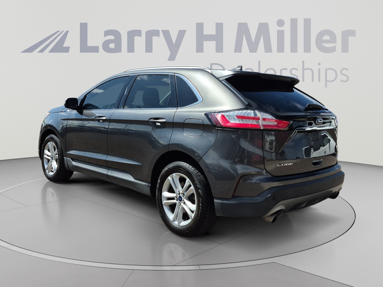 Used 2019 Ford Edge SEL w/ Equipment Group 201A AWD/4WD image 3