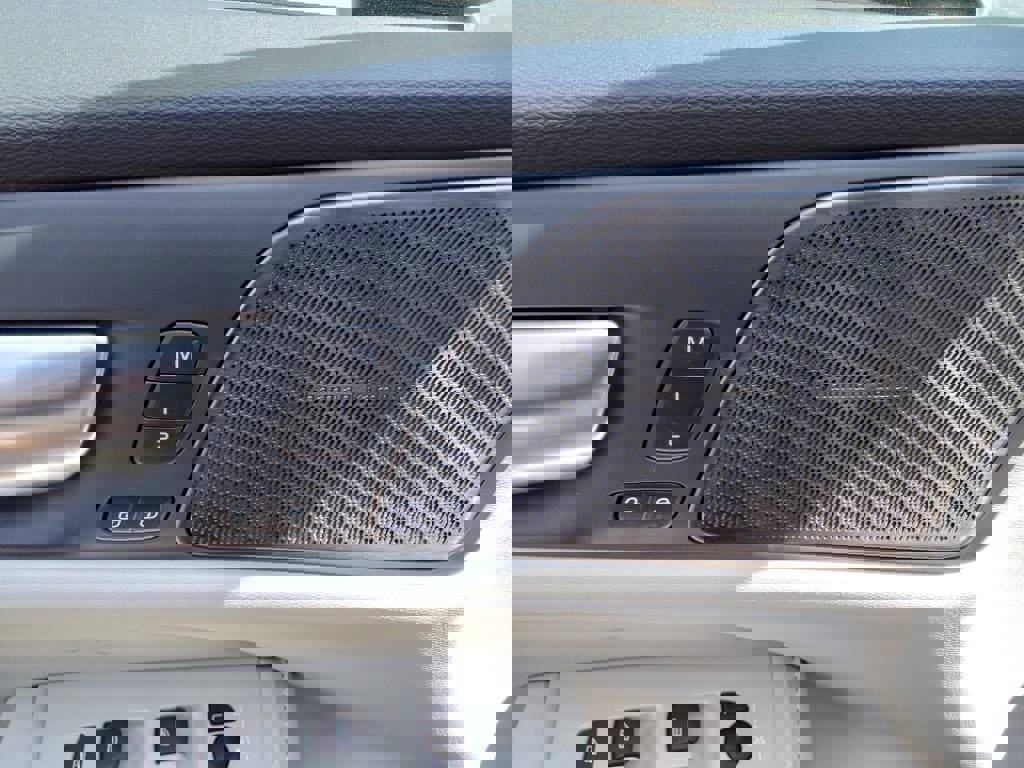 New 2024 Volvo S60 B5 Plus w/ Climate Package image 10