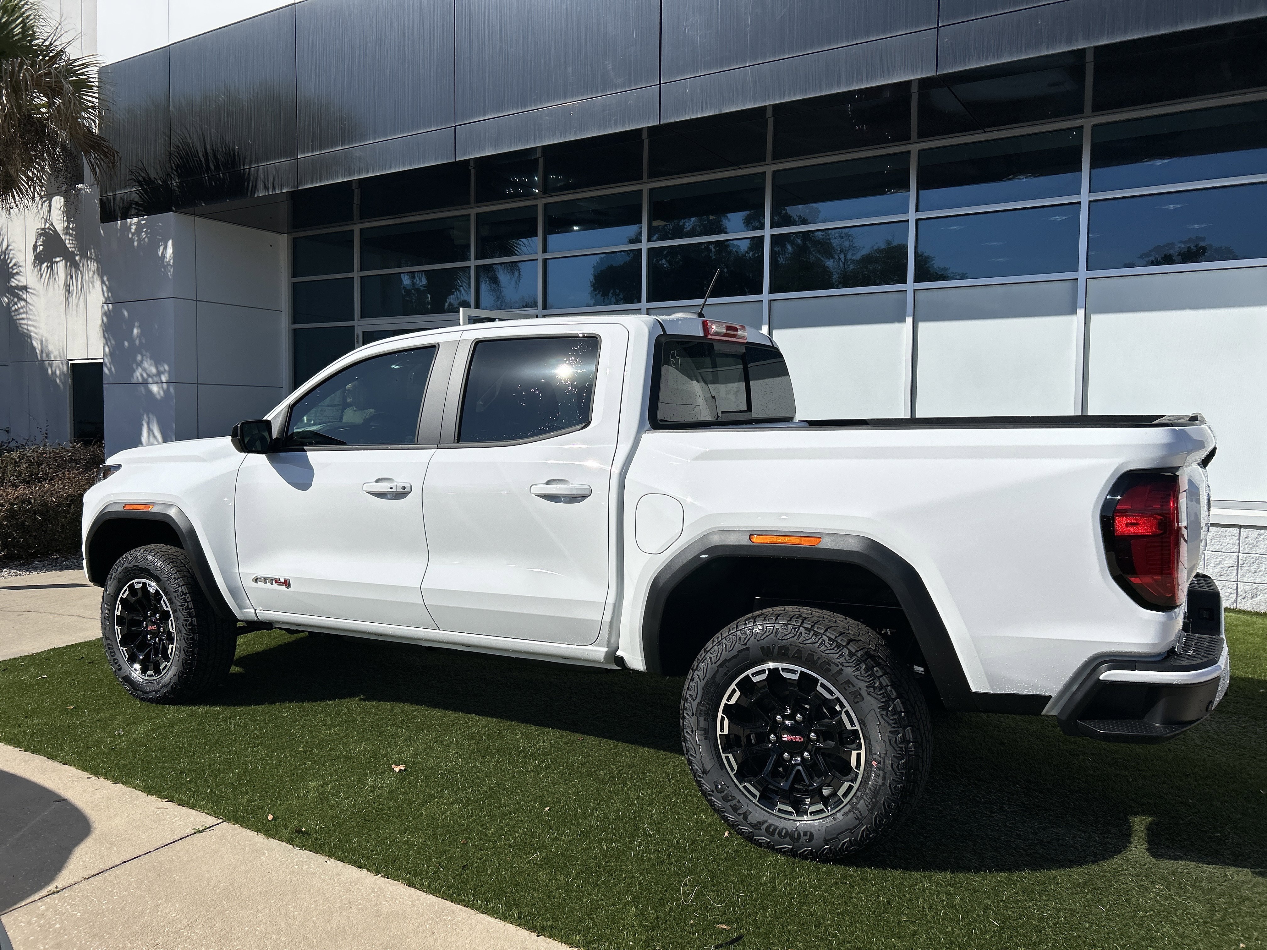 New 2026 GMC Canyon AT4 image 4