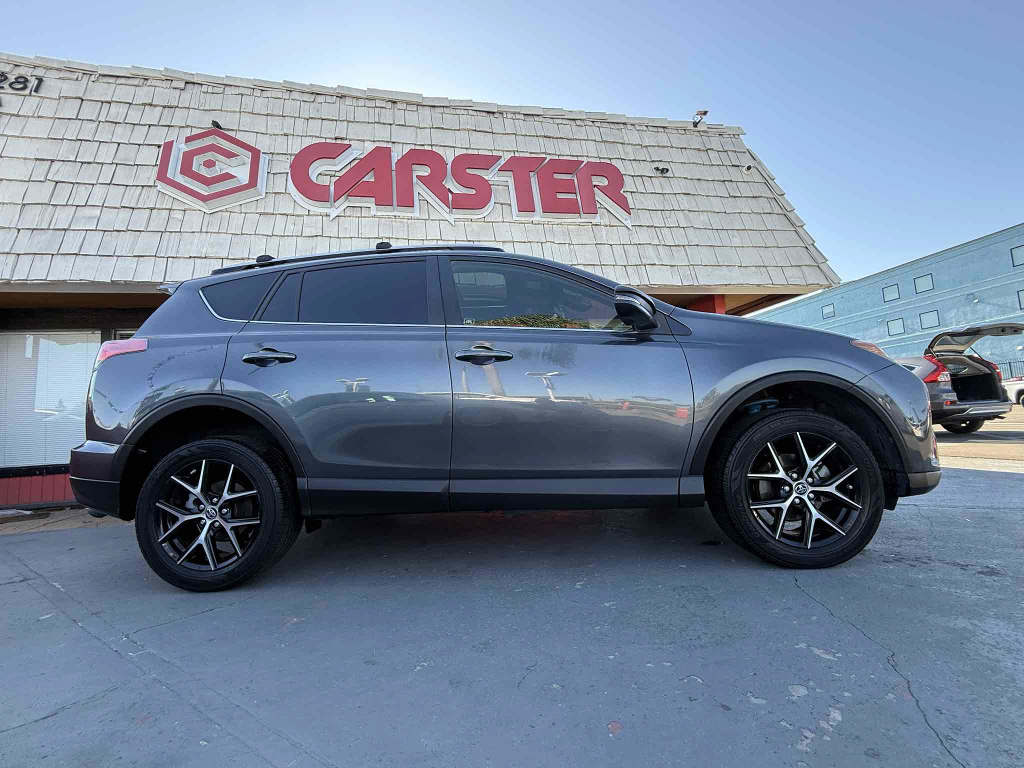 Used 2018 Toyota RAV4 SE w/ All Weather Liner Package FWD image 7