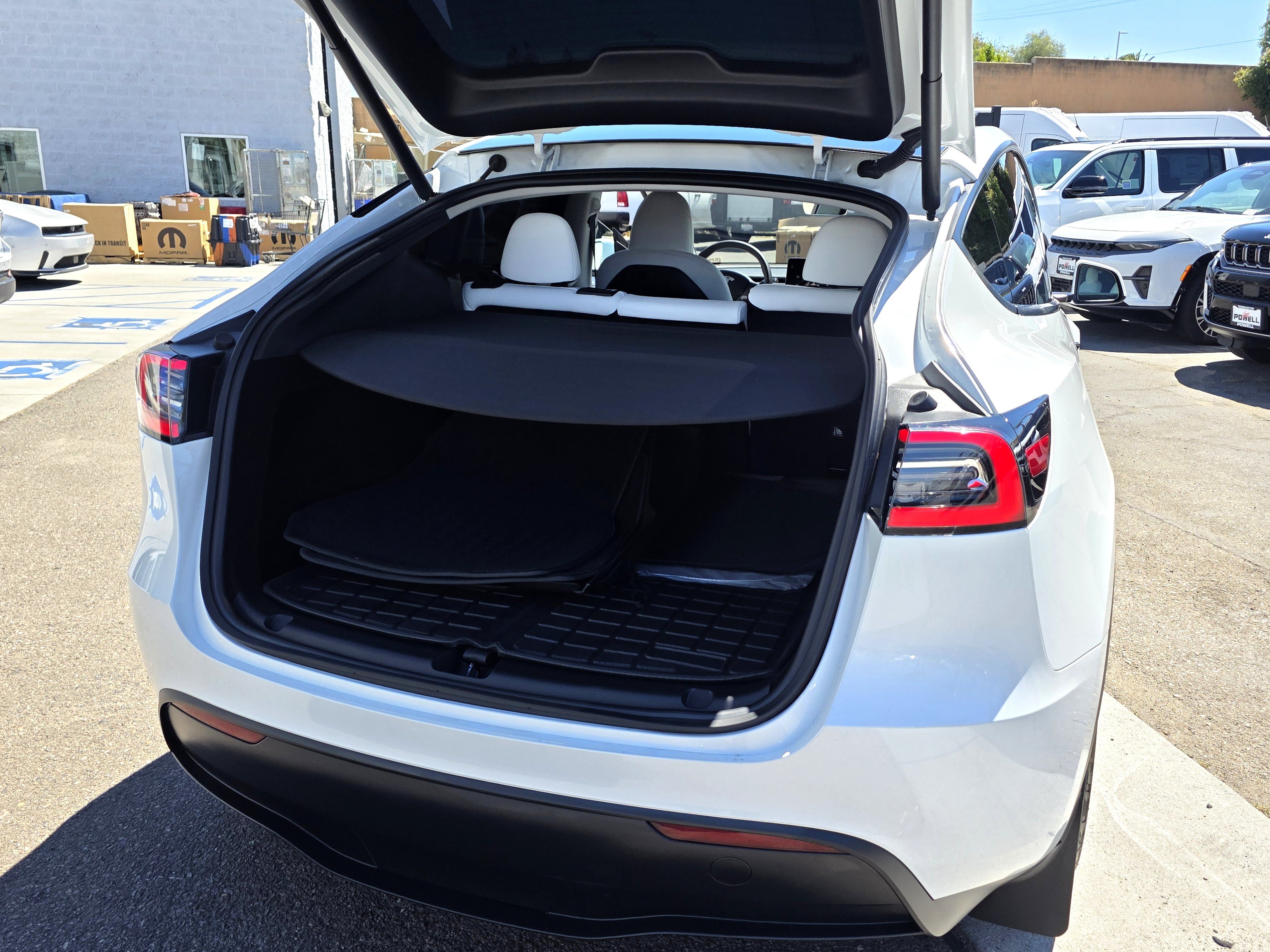 Used 2023 Tesla Model Y Performance AWD/4WD image 16