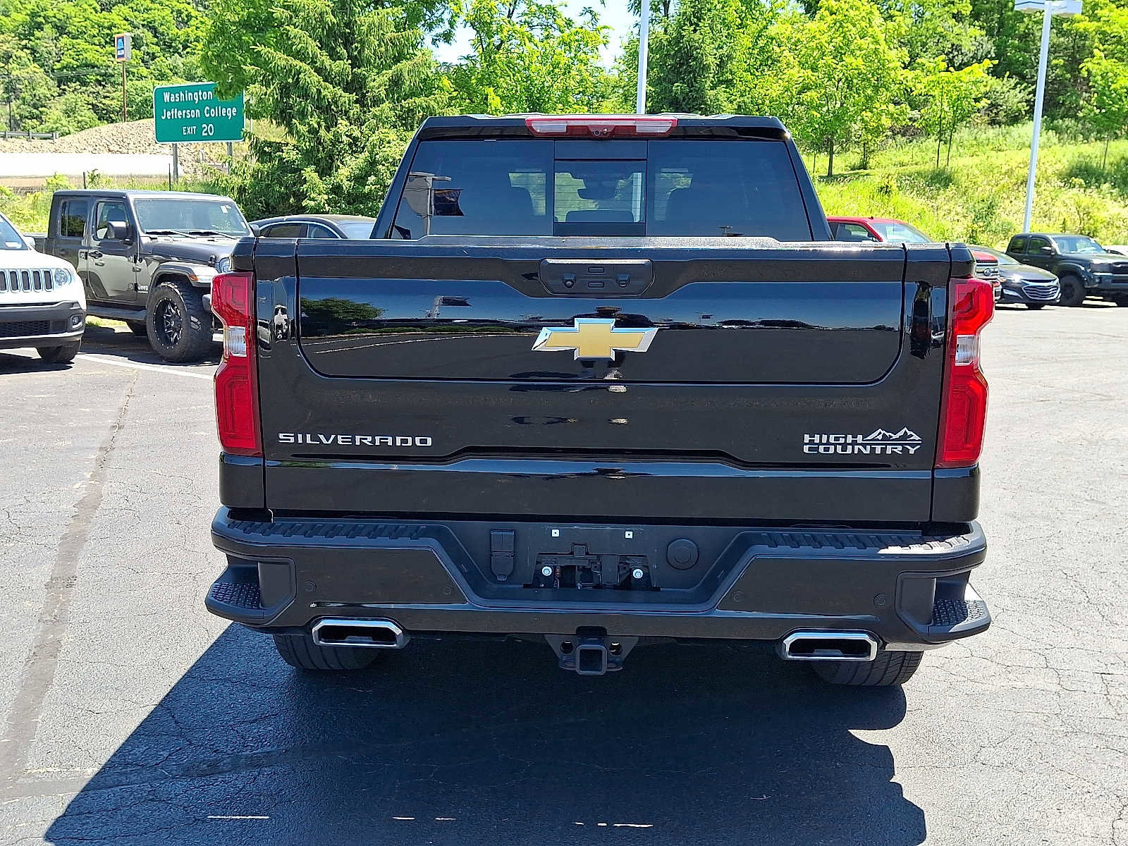 Used 2023 Chevrolet Silverado 1500 High Country w/ High Country Premium Package AWD/4WD image 5