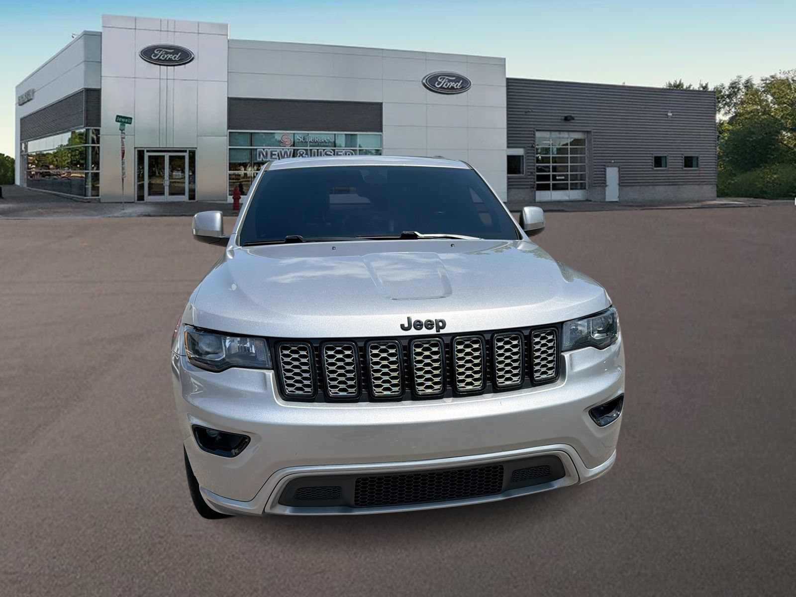Used 2019 Jeep Grand Cherokee Altitude AWD/4WD image 3