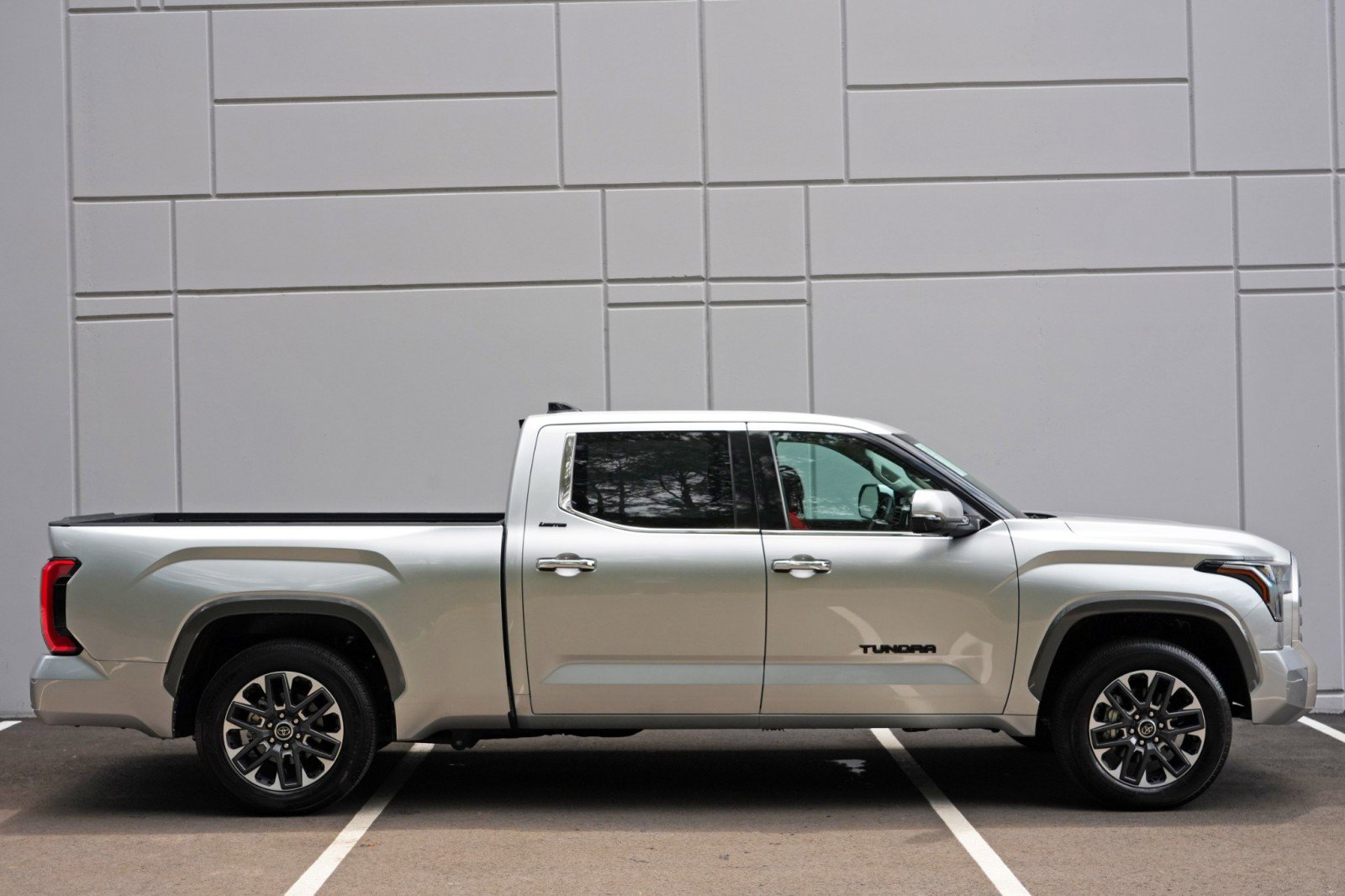Used 2022 Toyota Tundra Limited AWD/4WD image 56