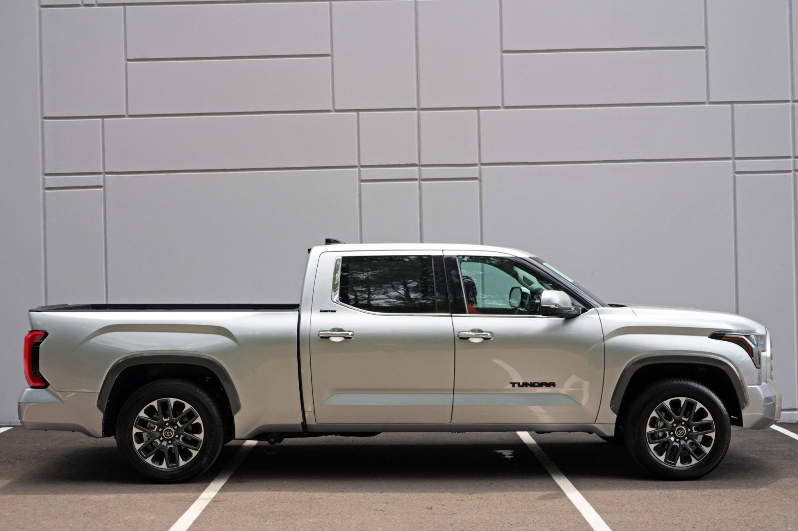 Used 2022 Toyota Tundra Limited AWD/4WD image 56