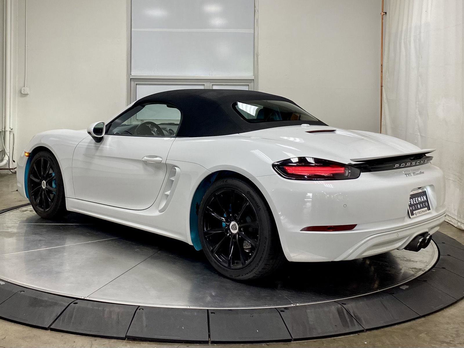 Used 2025 Porsche 718 Boxster w/ Premium Package RWD image 15