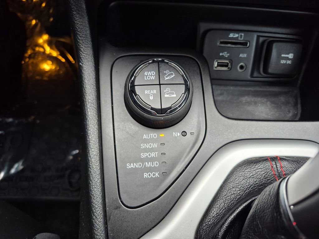 Used 2015 Jeep Cherokee Trailhawk w/ Leather Interior Group image 22