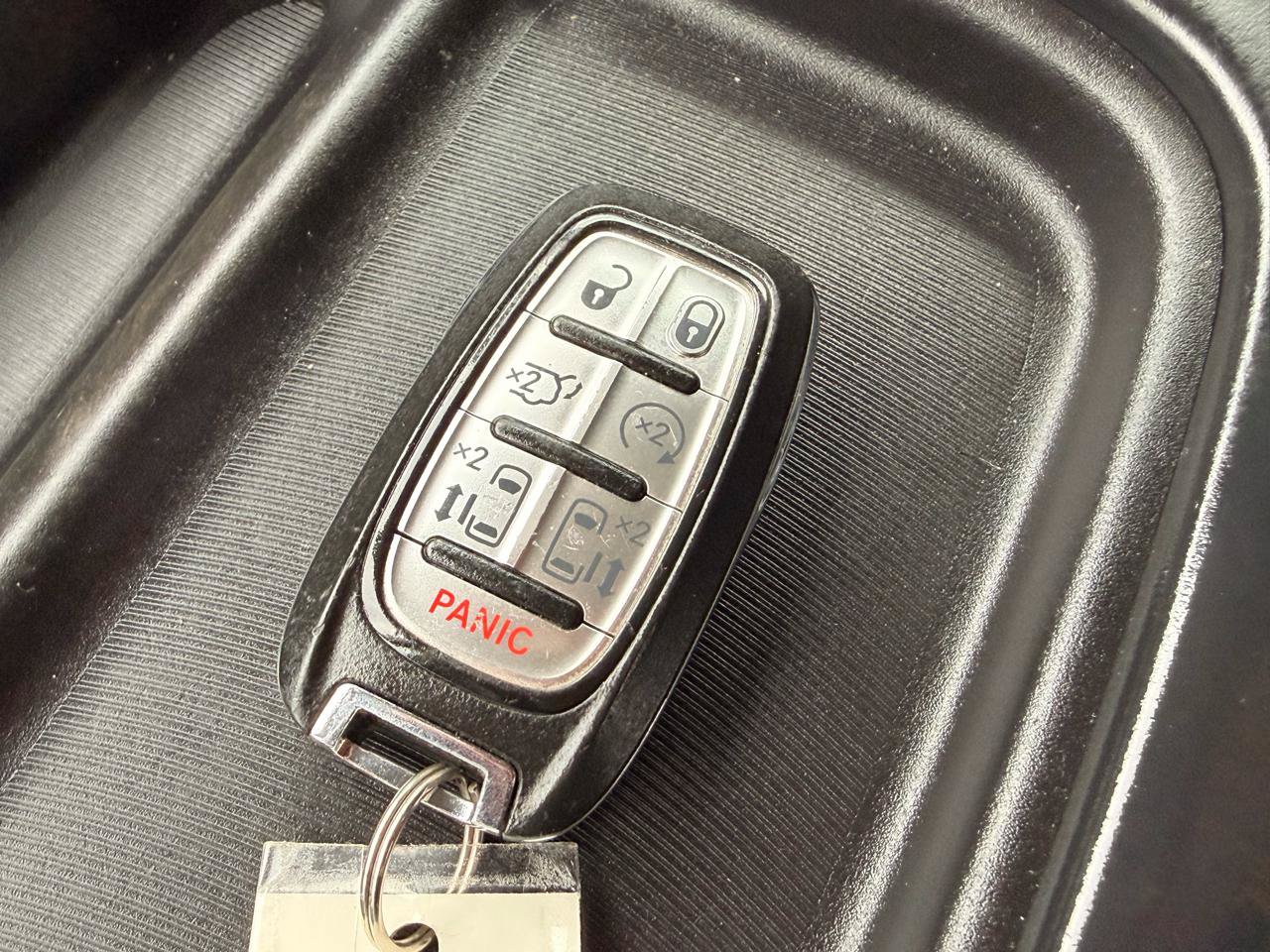 Used 2019 Chrysler Pacifica Touring-L FWD image 37