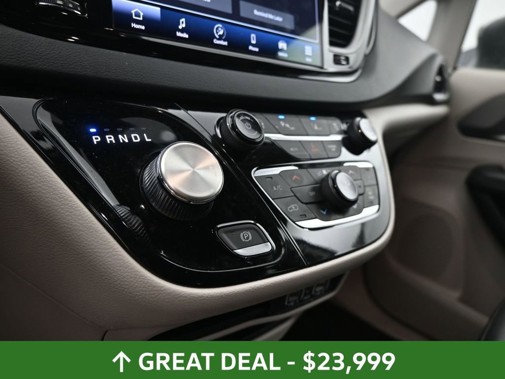 Used 2023 Chrysler Pacifica Touring-L image 29