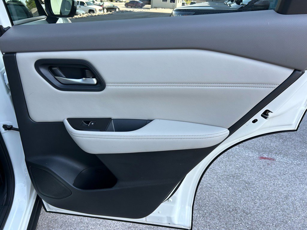 Used 2023 Nissan Rogue SL image 39