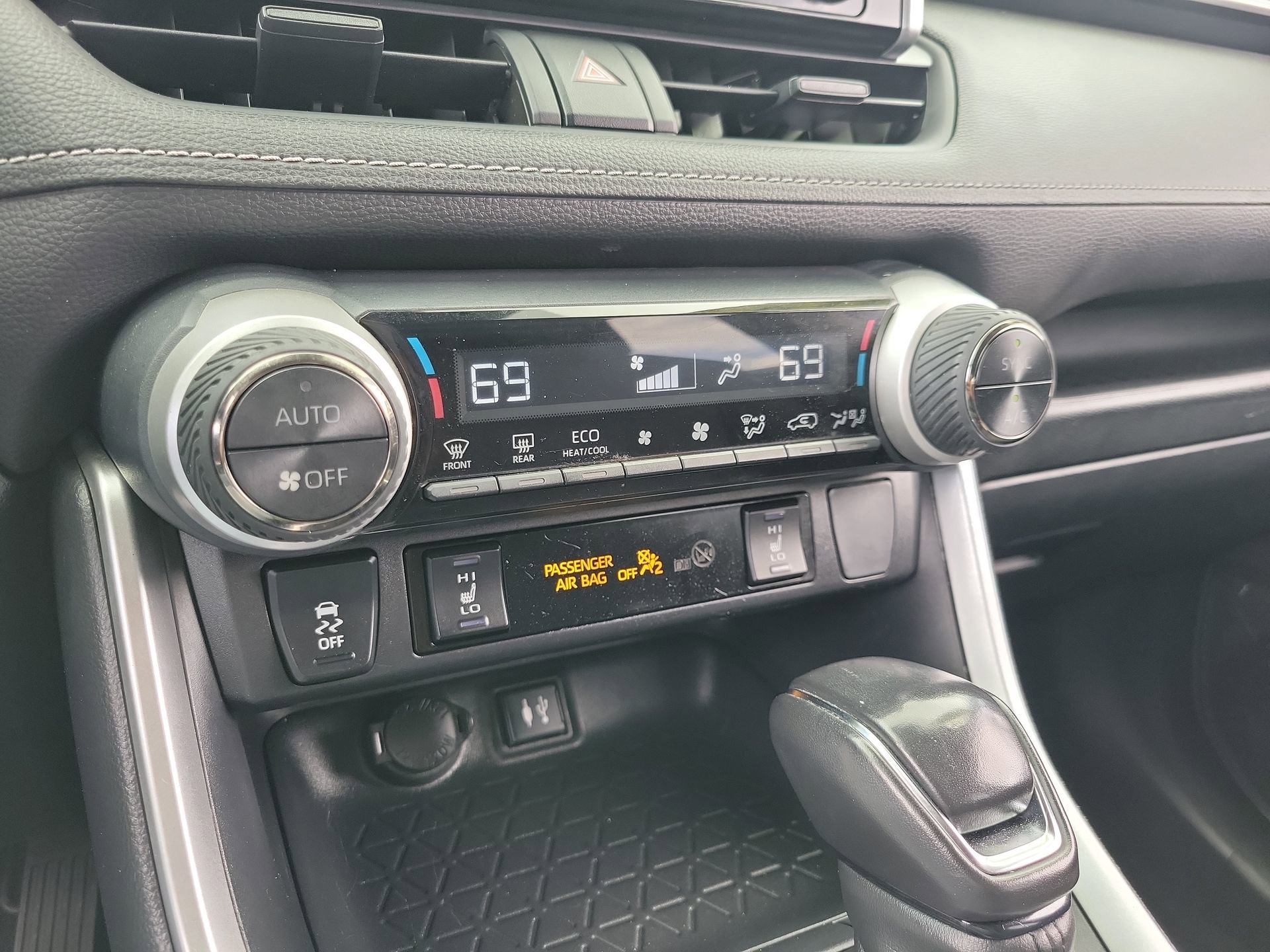 Used 2019 Toyota RAV4 XLE w/ Convenience Package AWD/4WD image 26