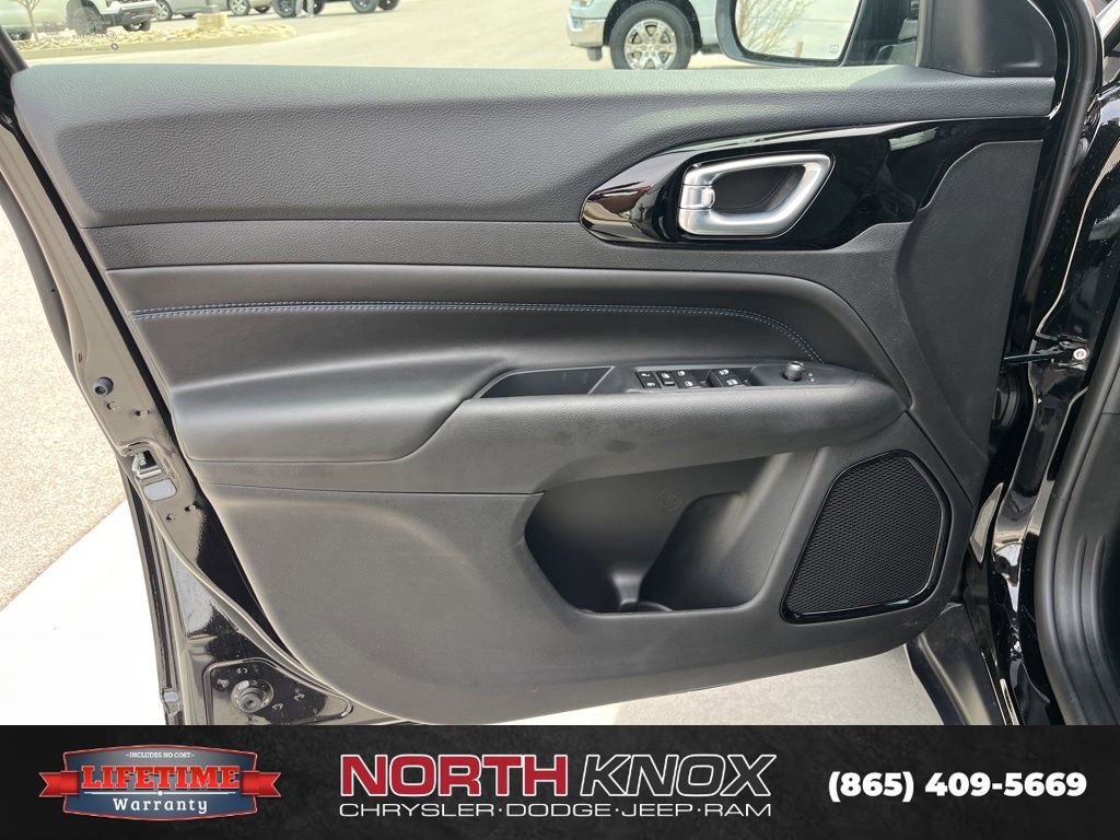 New 2026 Jeep Compass Latitude image 5