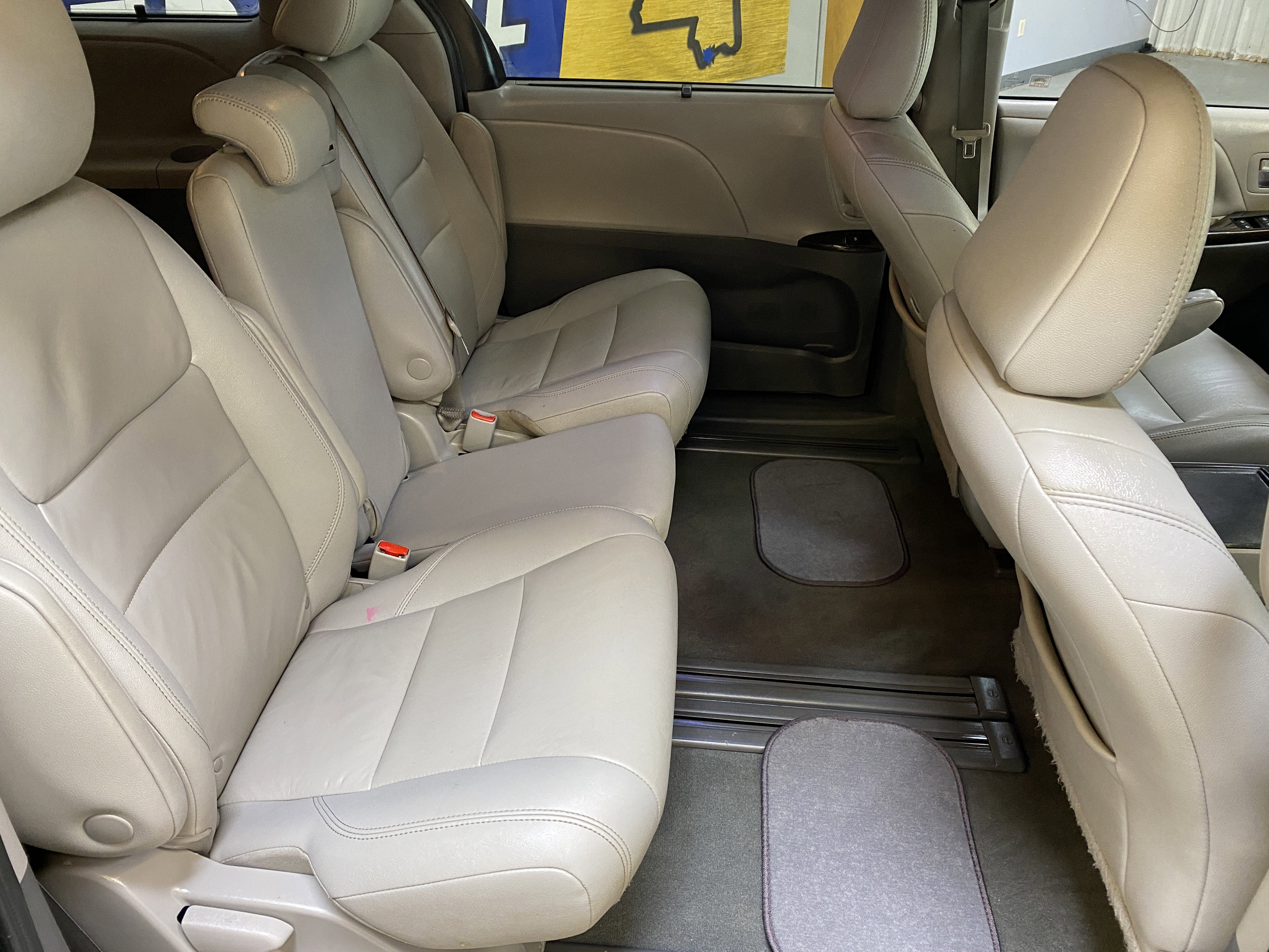 Used 2020 Toyota Sienna XLE w/ XLE Navigation Package image 27