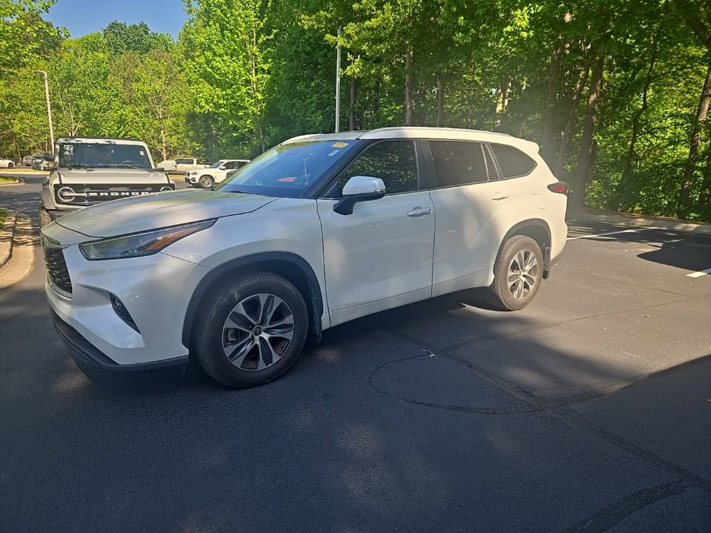 Used 2023 Toyota Highlander XLE AWD/4WD image 13