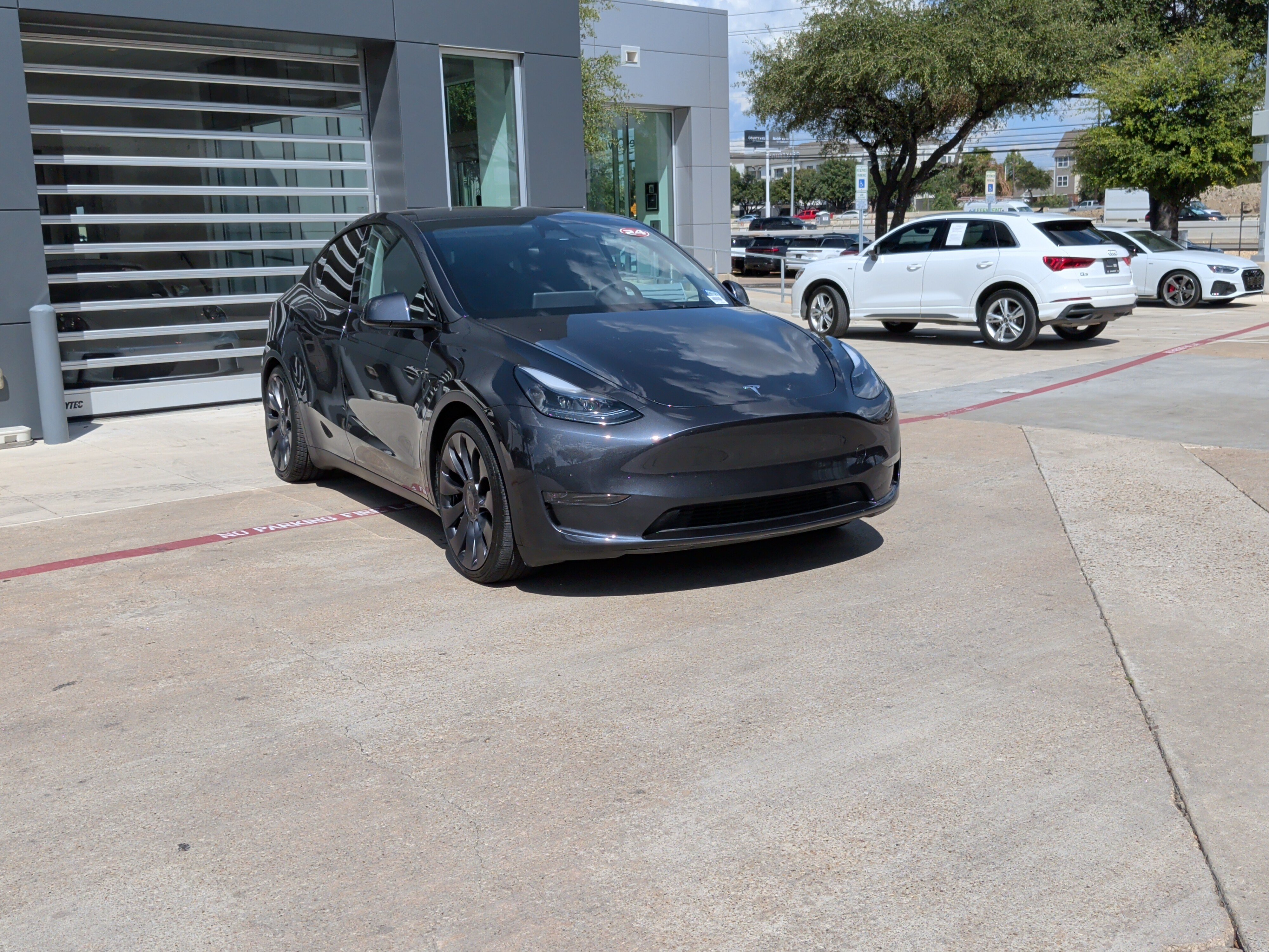 Used 2024 Tesla Model Y Performance AWD/4WD image 2