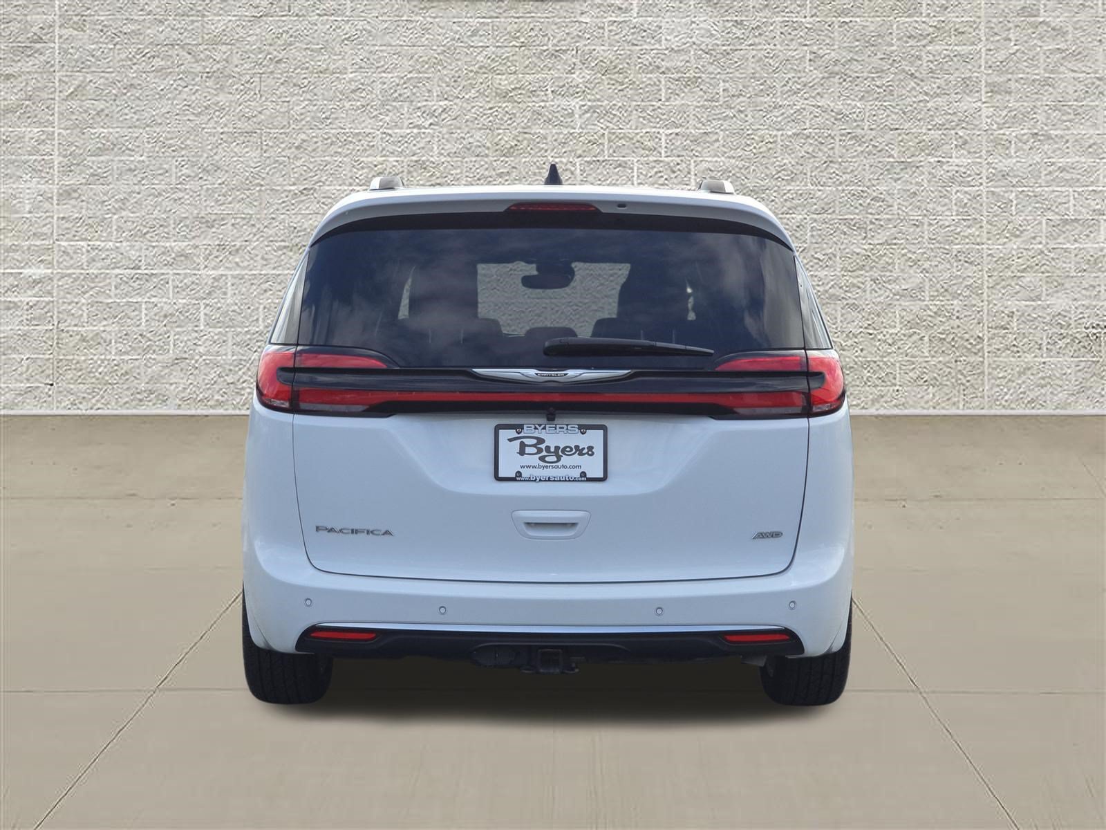 Used 2026 Chrysler Pacifica Pinnacle w/ Trailer Tow Group AWD/4WD image 6