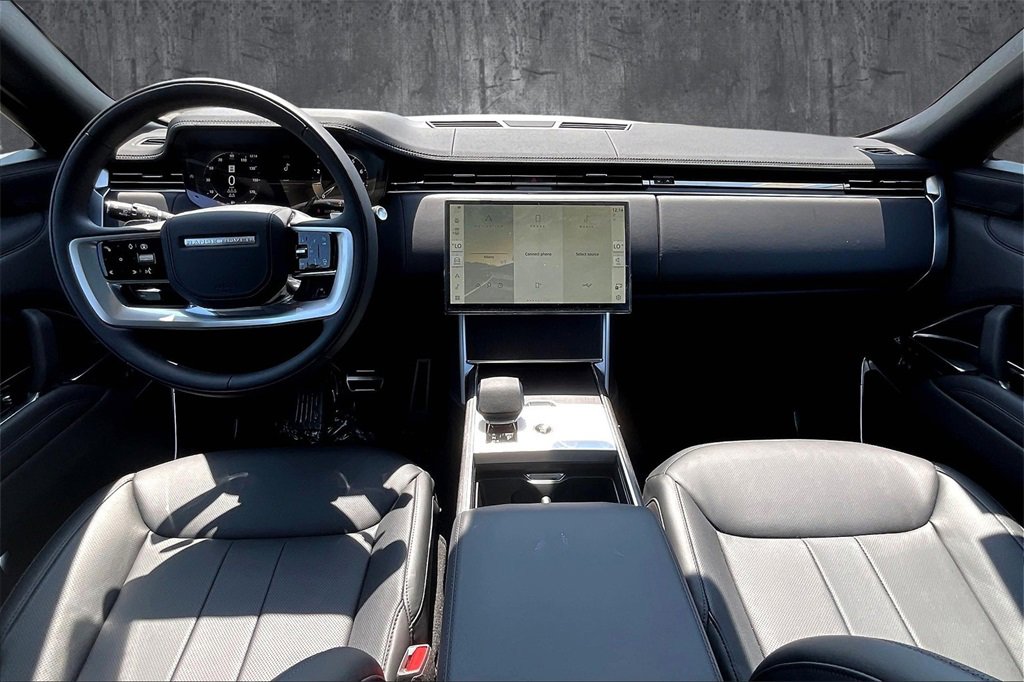 New 2025 Land Rover Range Rover Long Wheelbase SE image 5