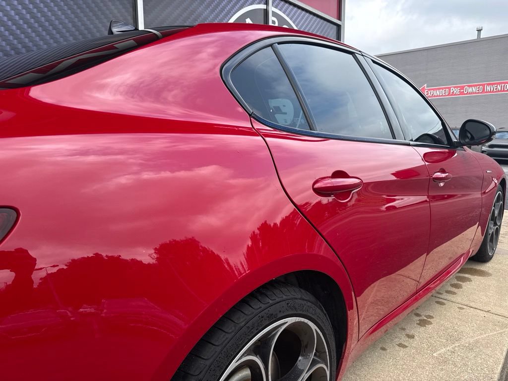 Used 2022 Alfa Romeo Giulia Veloce AWD/4WD image 6