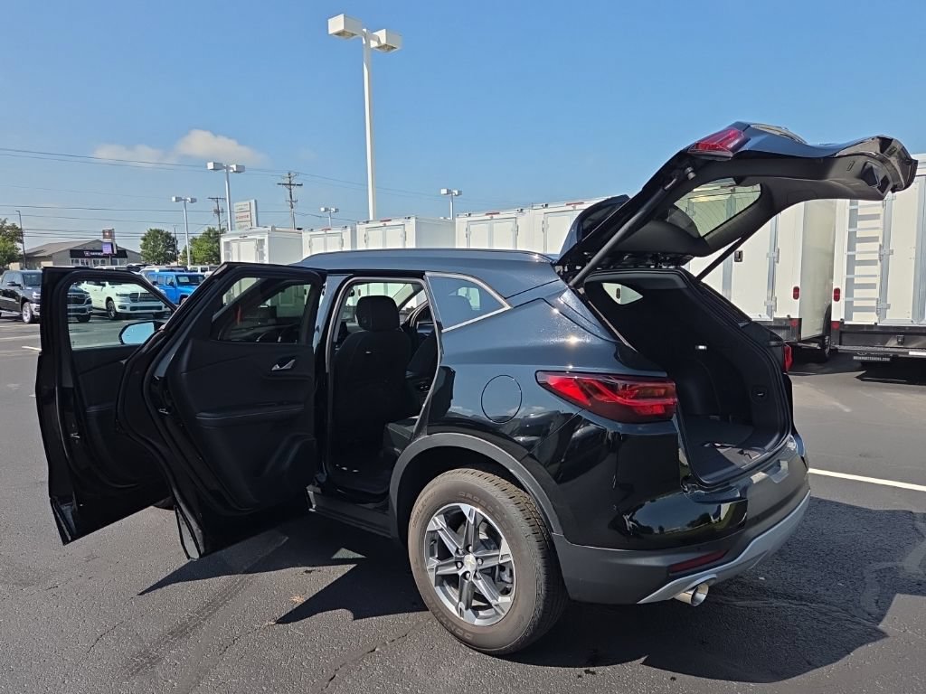 Used 2024 Chevrolet Blazer LT w/ Convenience Package FWD image 13