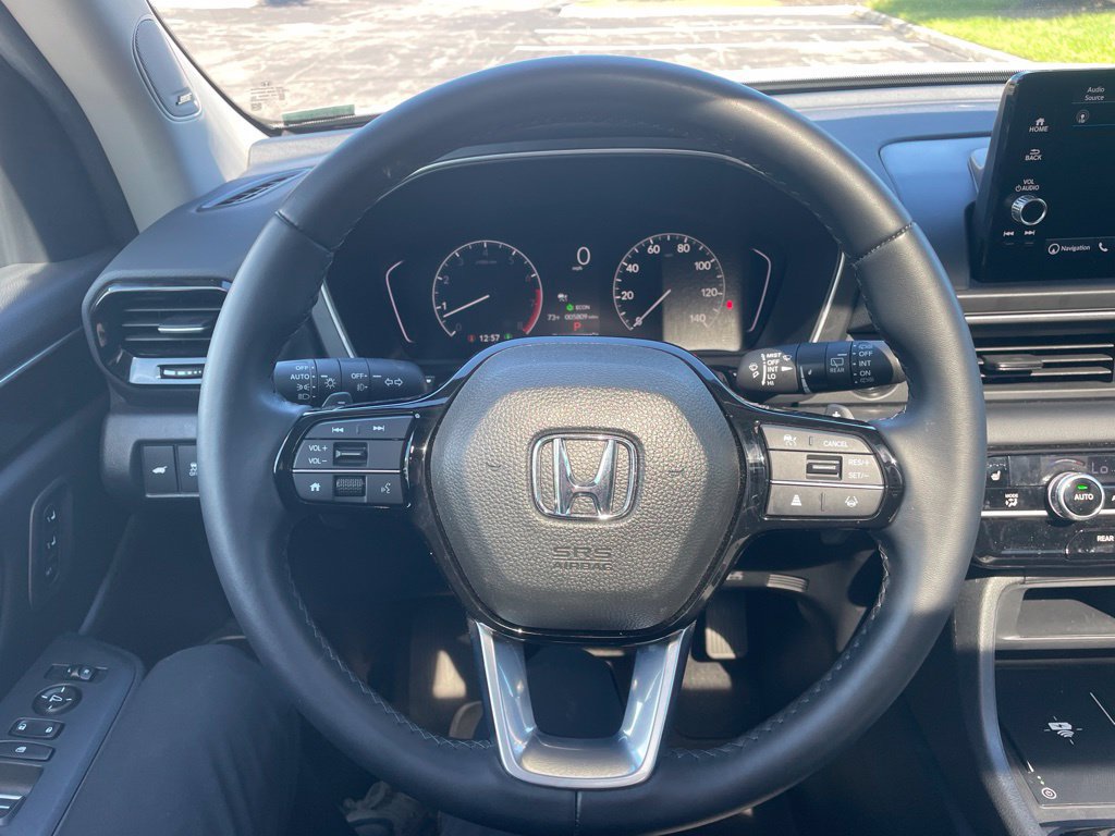 Used 2025 Honda Pilot Touring image 13