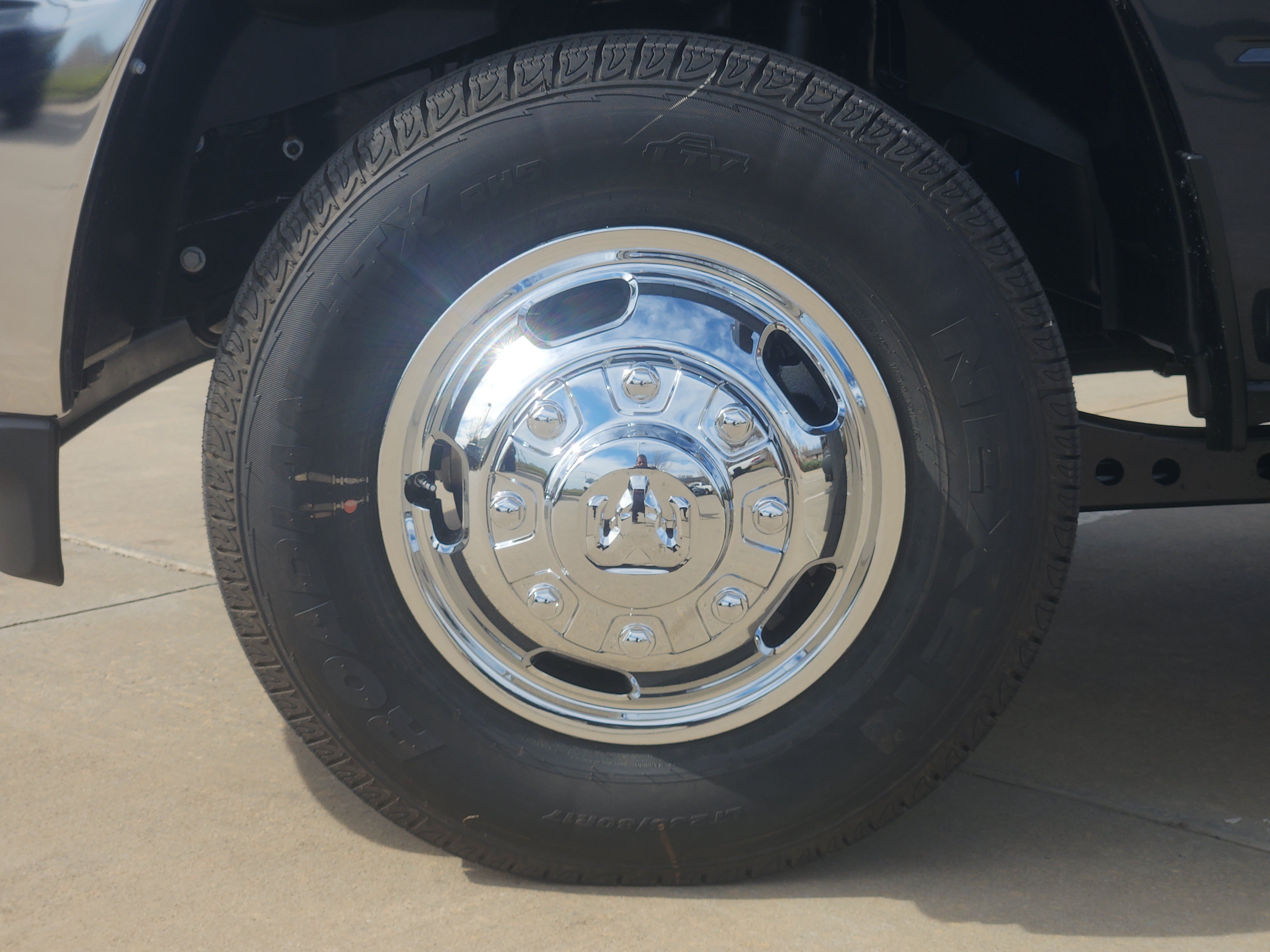 New 2026 RAM 3500 Tradesman AWD/4WD image 9