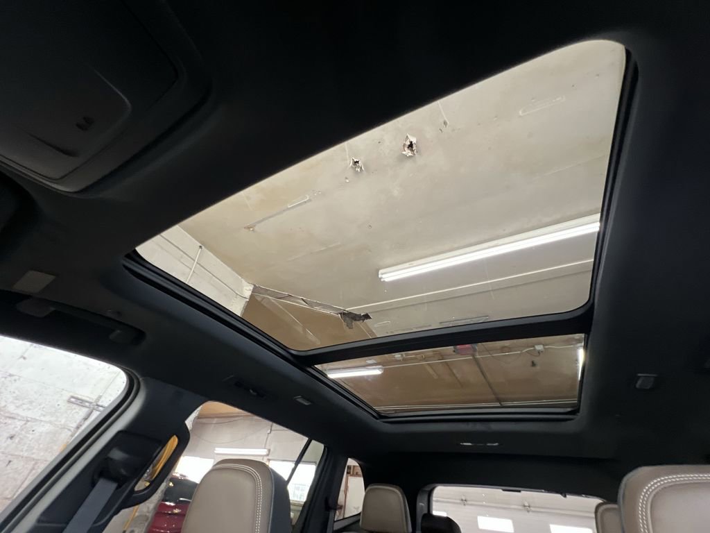 New 2026 GMC Acadia Denali Ultimate w/ LPO, Floor Liner Package image 19