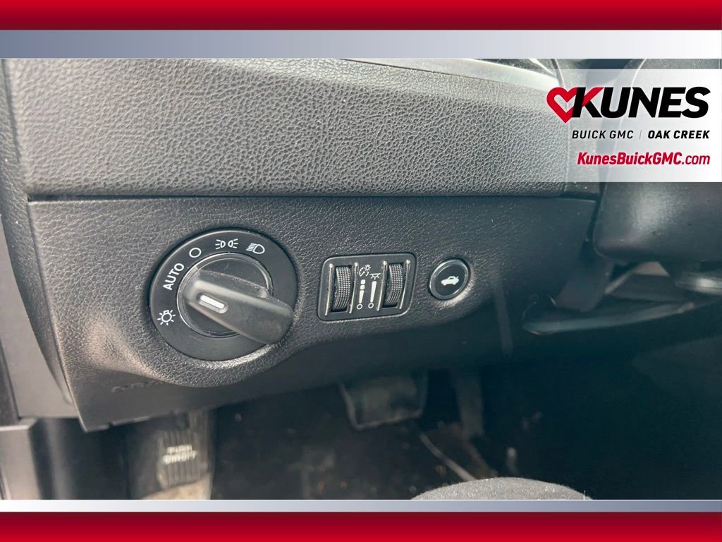 Used 2019 Chrysler 300 Touring w/ Sport Appearance Package image 11