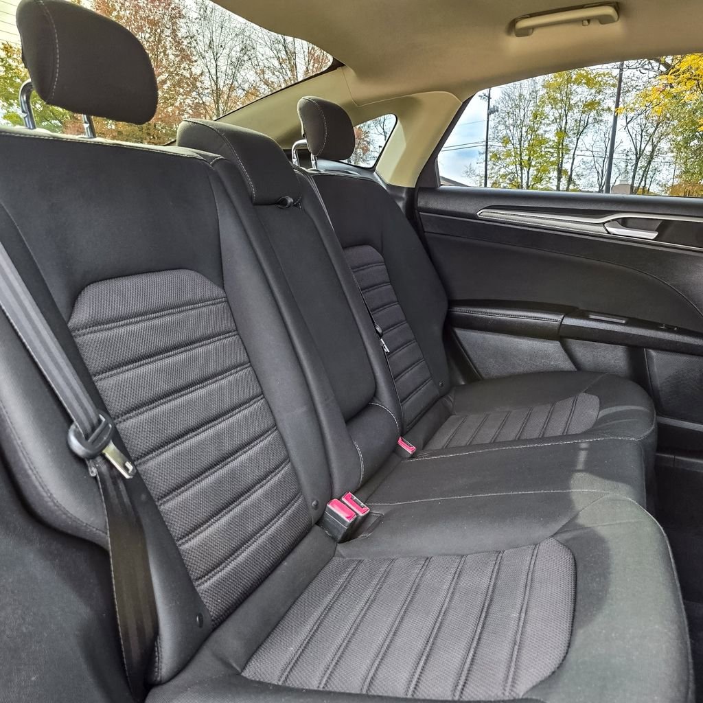 Used 2020 Ford Fusion SE FWD image 27