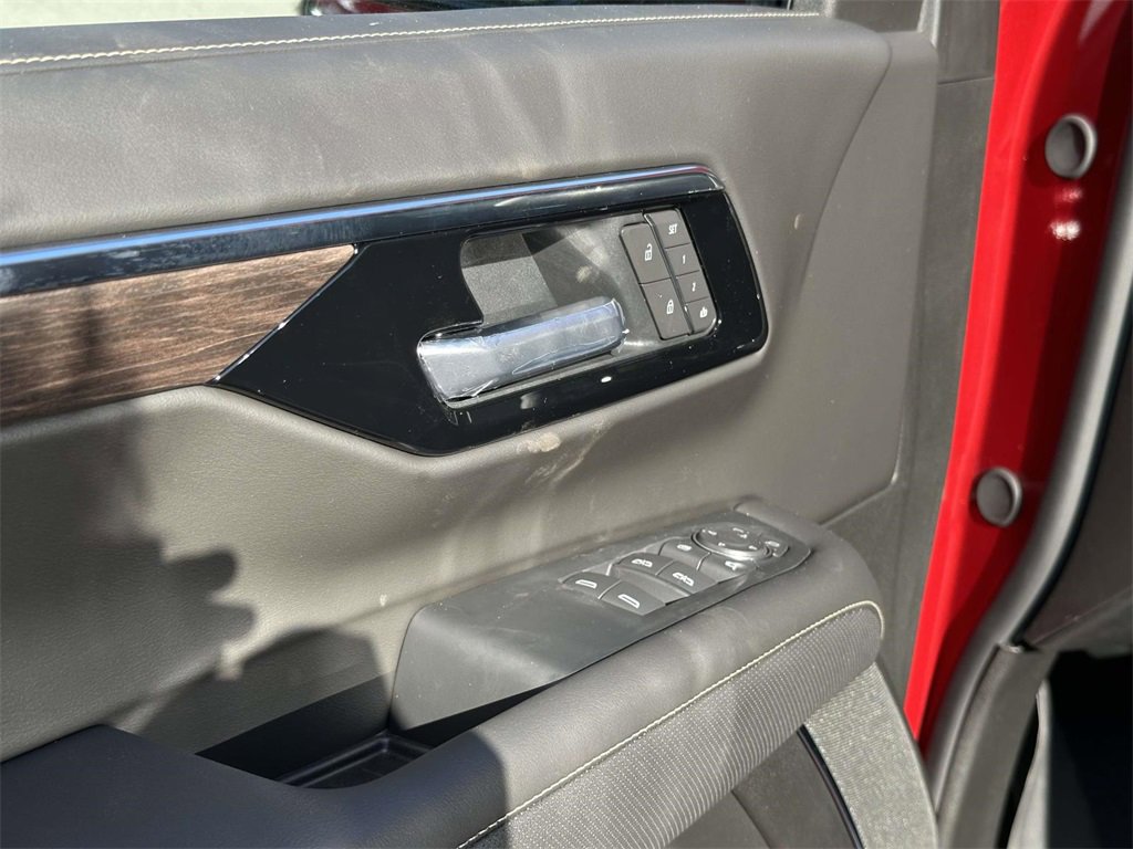 New 2026 Chevrolet Suburban Premier image 18