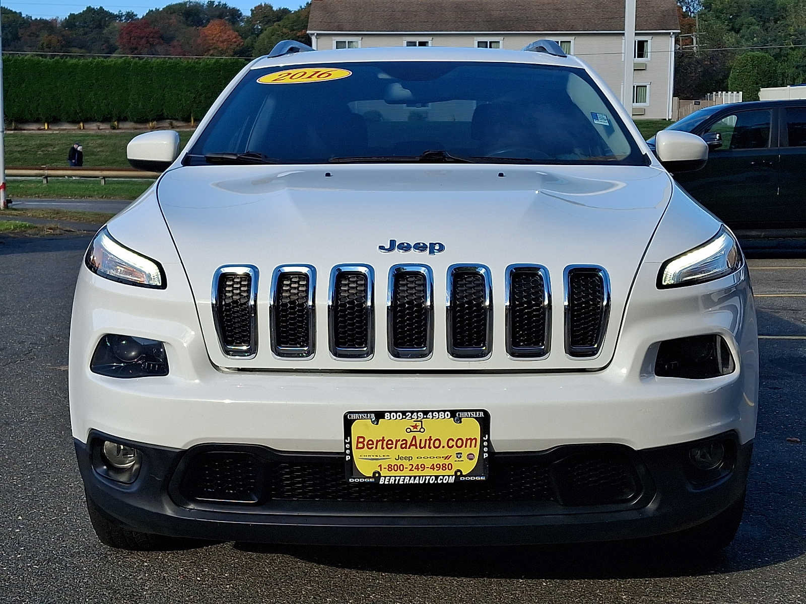 Used 2016 Jeep Cherokee Latitude AWD/4WD image 2