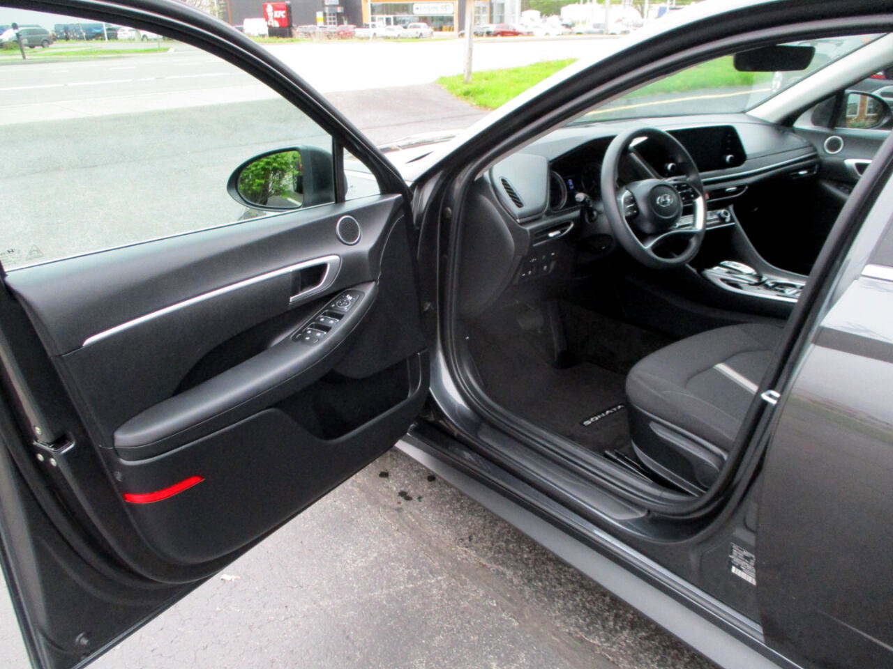 Used 2022 Hyundai Sonata SE w/ Cargo Package image 23