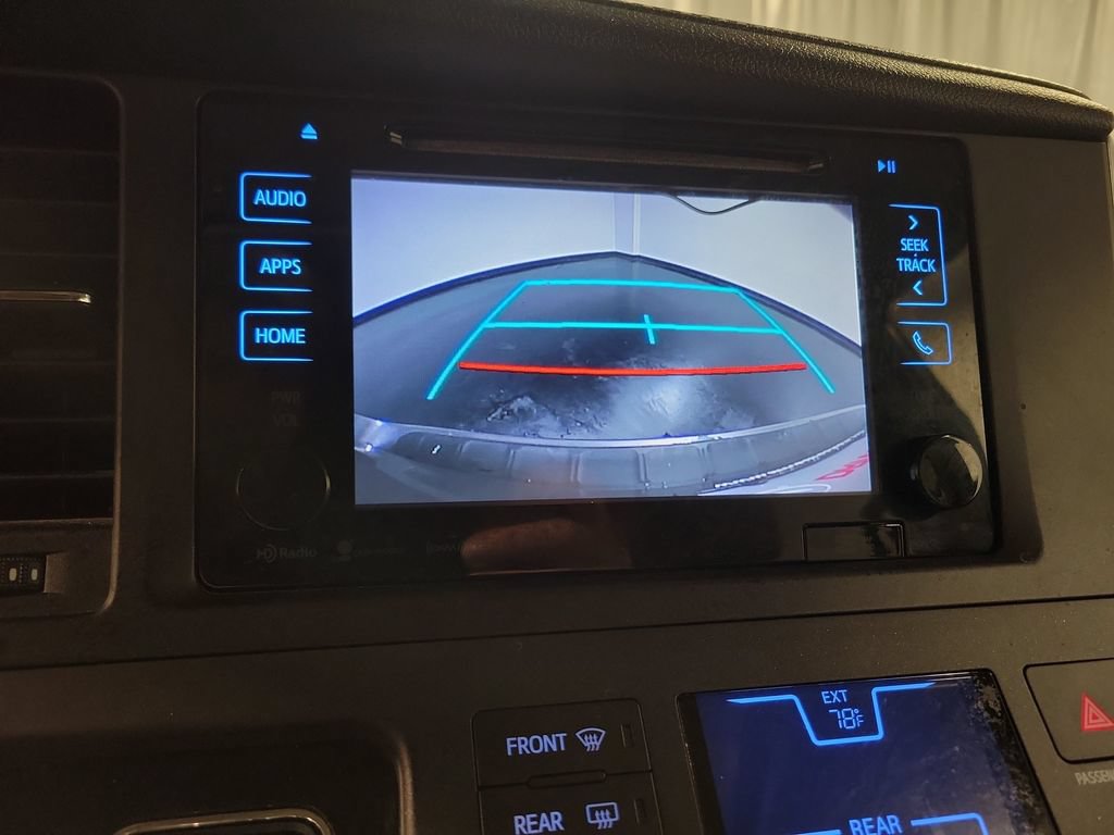 Used 2017 Toyota Sienna XLE Premium FWD image 21