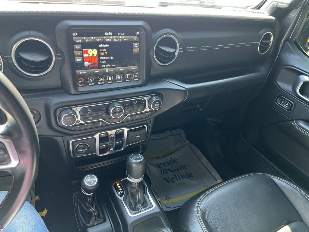 Used 2018 Jeep Wrangler Unlimited Sahara image 12