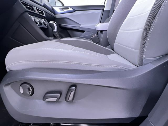 Used 2024 Volkswagen Taos SE image 12