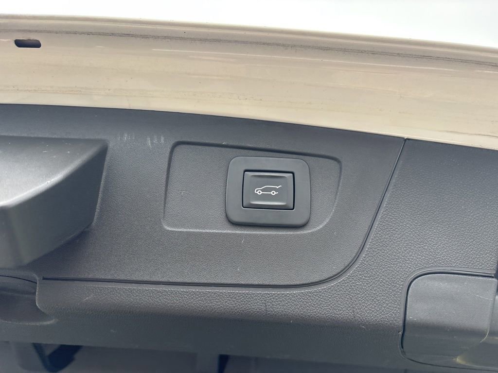 Used 2018 Buick Regal Essence w/ Driver Confidence Package #1 image 11