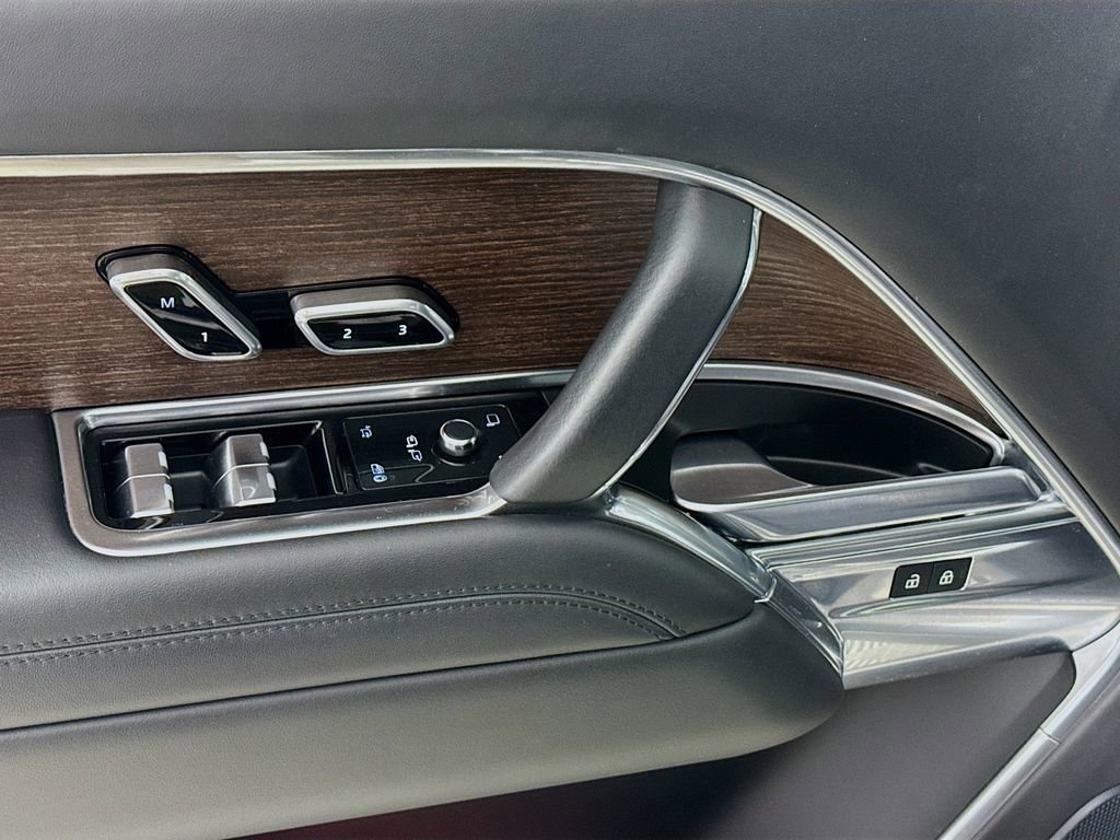 Used 2023 Land Rover Range Rover SE image 19