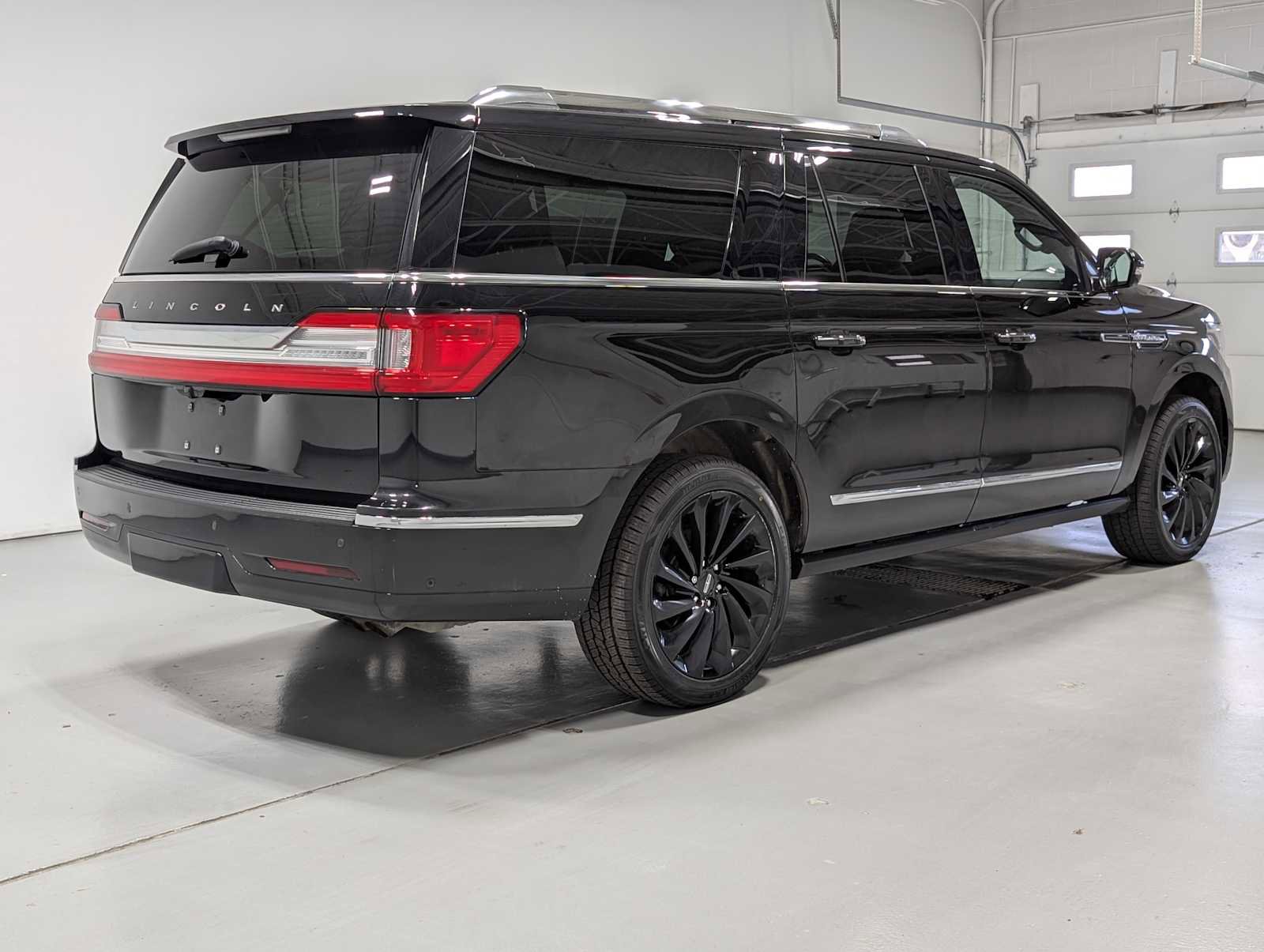 Used 2020 Lincoln Navigator L Reserve w/ Equipment Group 208A Reserve AWD/4WD image 8