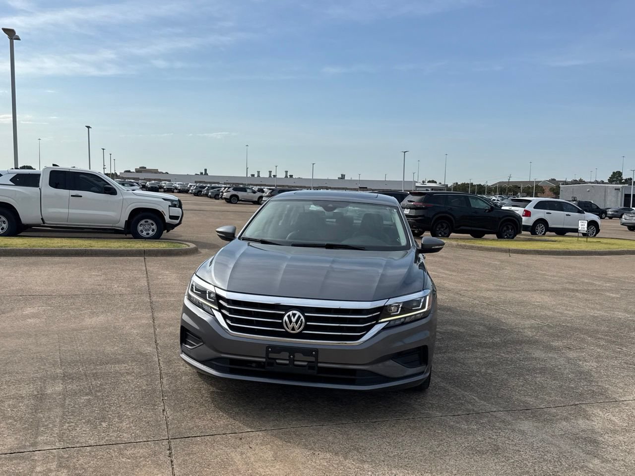 Used 2022 Volkswagen Passat 2.0T SE FWD image 5