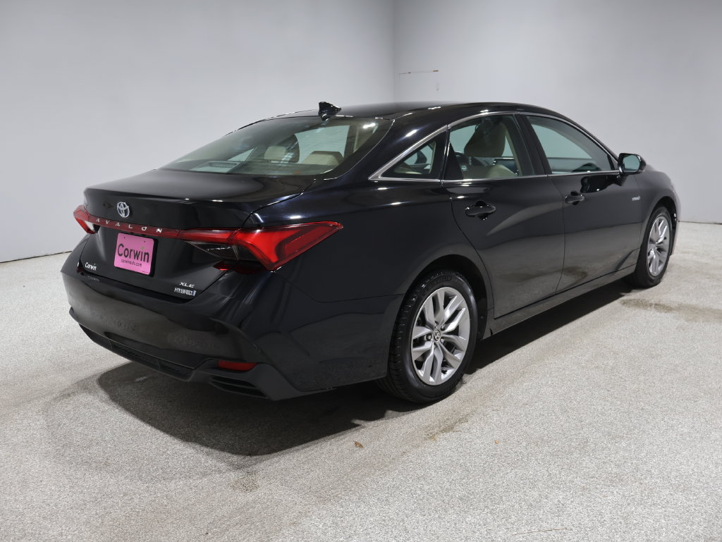 Used 2021 Toyota Avalon XLE w/ Carpet Mat Package (TMS) FWD image 2