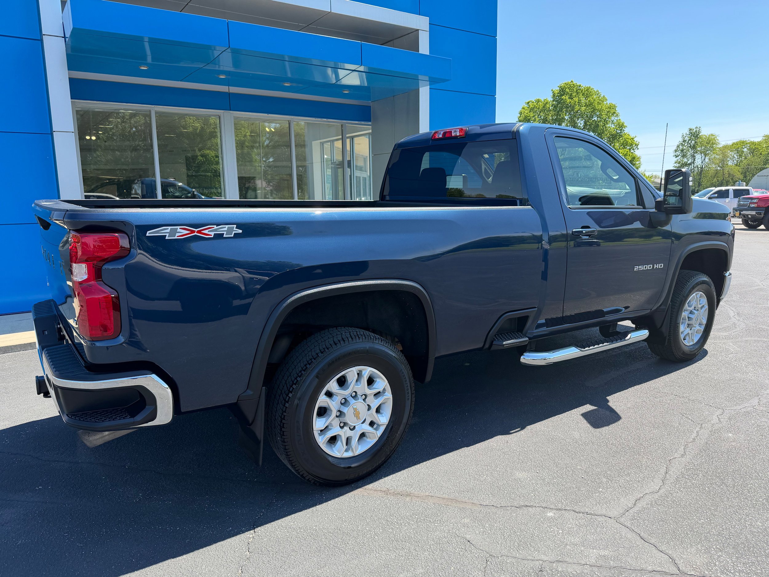 Used 2022 Chevrolet Silverado 2500 LT w/ Convenience Package AWD/4WD image 2
