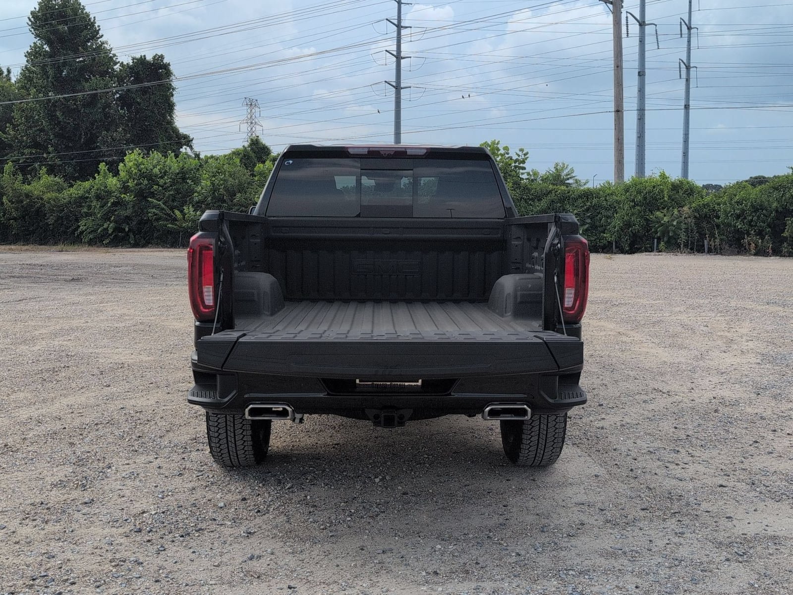 New 2026 GMC Sierra 1500 AT4 w/ Technology Package AWD/4WD image 4