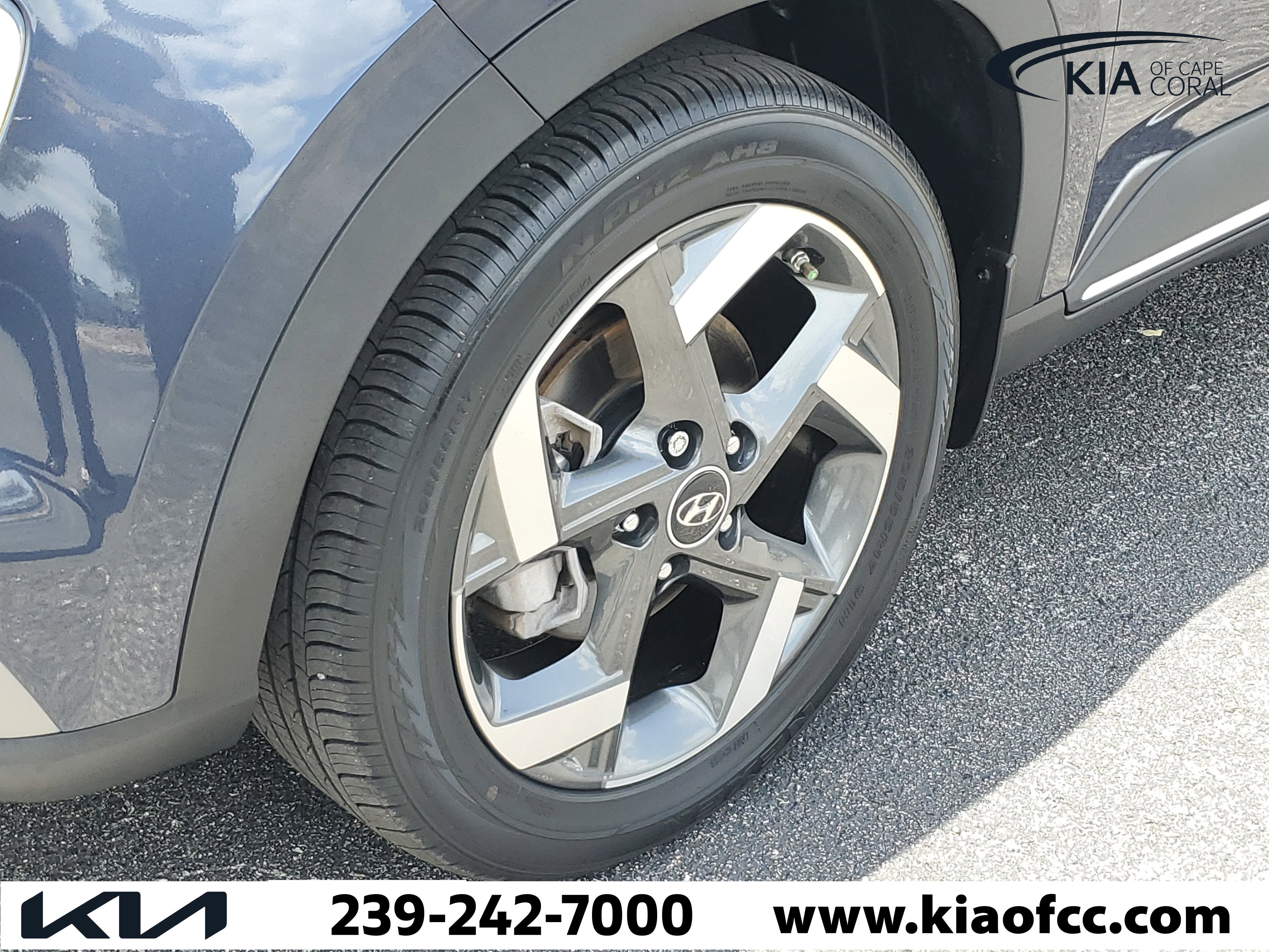 Used 2023 Hyundai Venue Limited w/ Cargo Package FWD image 7