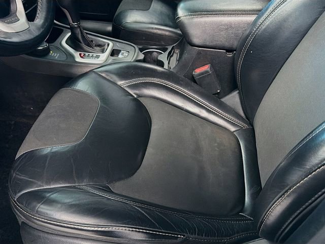 Used 2018 Jeep Cherokee Latitude Plus w/ Cold Weather Group image 17