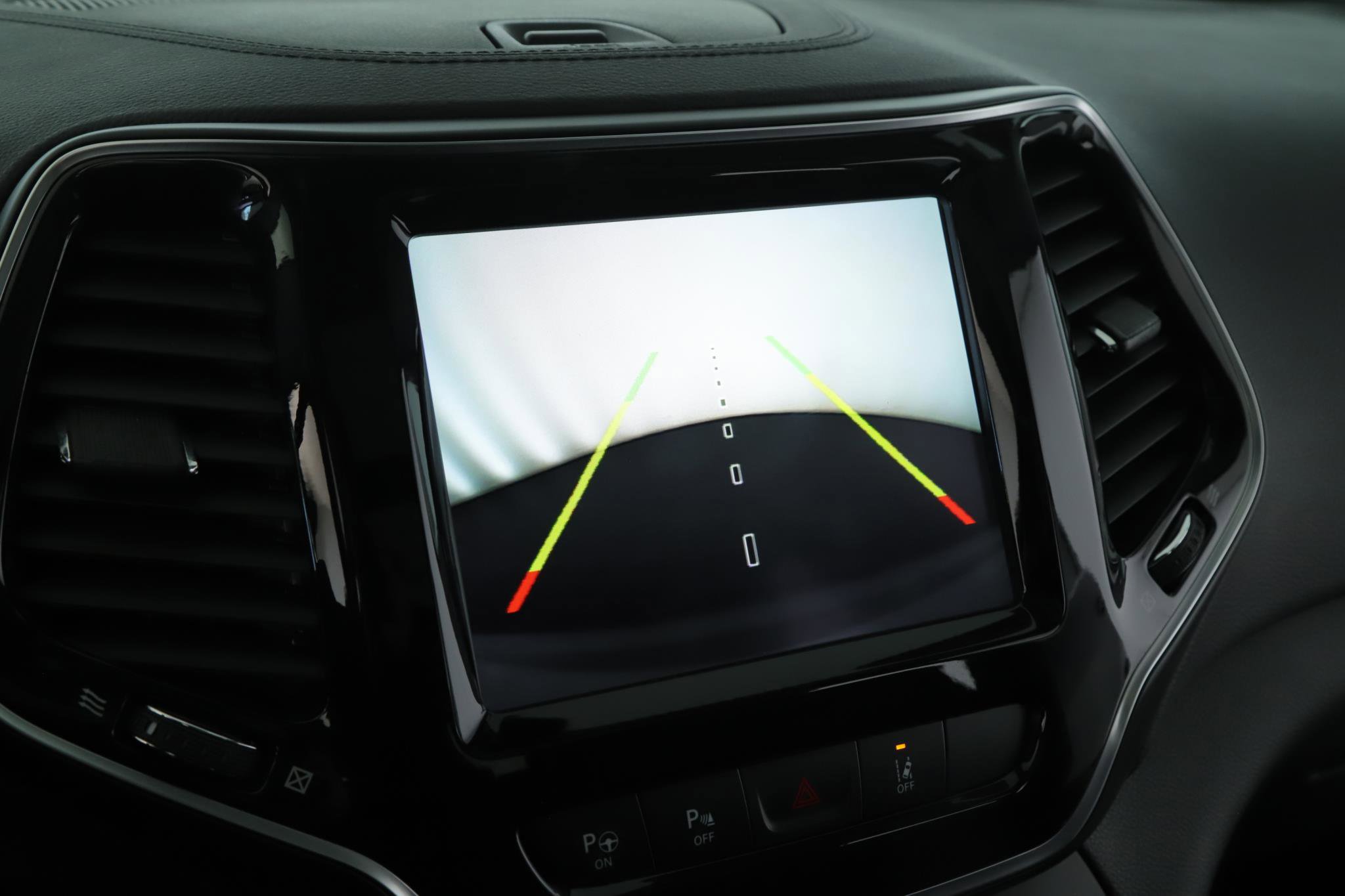 Used 2019 Jeep Cherokee Limited w/ Luxury Group image 14