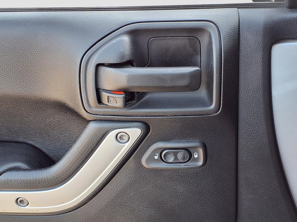 Used 2016 Jeep Wrangler Unlimited Sahara w/ Max Tow Package image 18