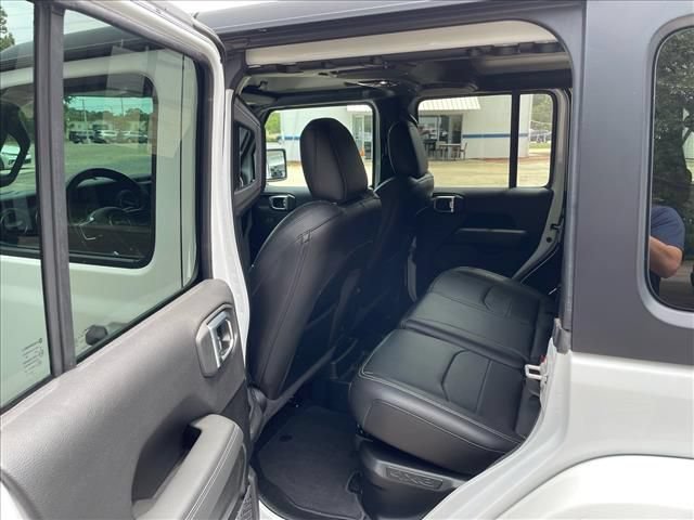 Used 2023 Jeep Wrangler Unlimited Sahara w/ Cold Weather Group AWD/4WD image 7