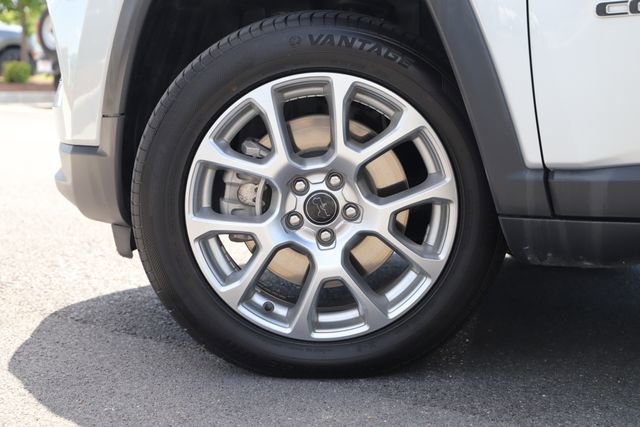 Used 2025 Jeep Compass Limited AWD/4WD image 2