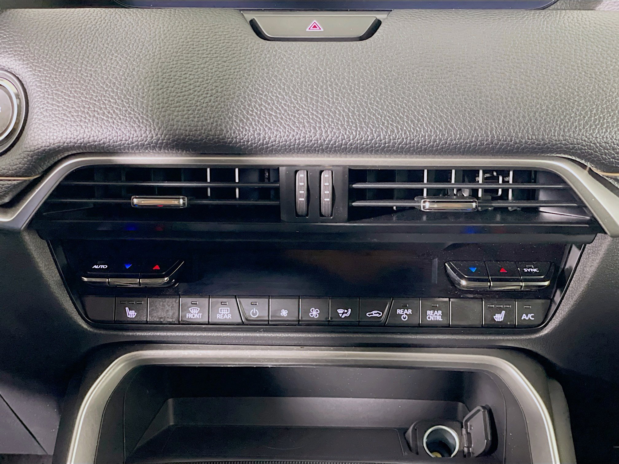 Used 2024 MAZDA CX-90 Plug-In Hybrid w/ Premium Pkg image 23