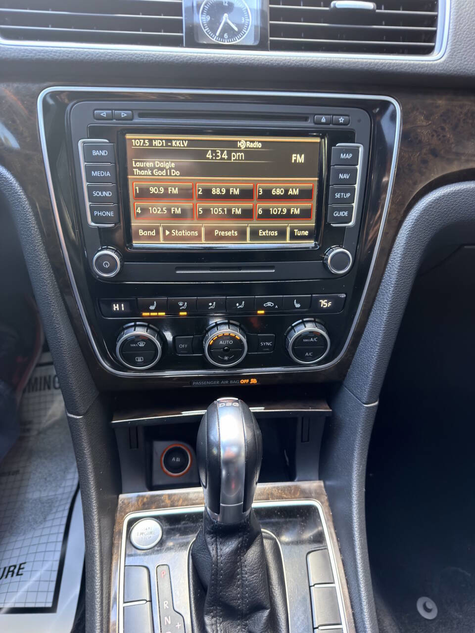 Used 2014 Volkswagen Passat TDI SEL Premium image 16